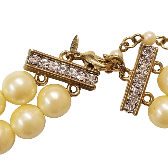 AVON VINTAGE "HONORS SOCIETY" DOUBLE STRAND FAUX PEARL & RHINESTONE NECKLACE - Picture 7 of 7